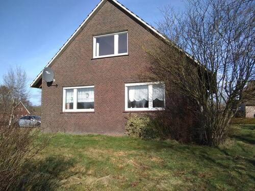 Foto - Fünf Minuten von Aurich, Wohnhaus auf eingenem Parkgründstück