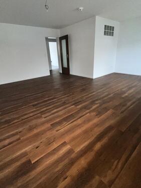 Foto - Helle 2-Zimmer Wohnung Nbg-West, neues Bad, U-Bahn, Stadtparknähe