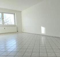 2-Zi-Wohnung Pinneberg EBK Wanne Balkon S-Bahn 20min Hamburg City