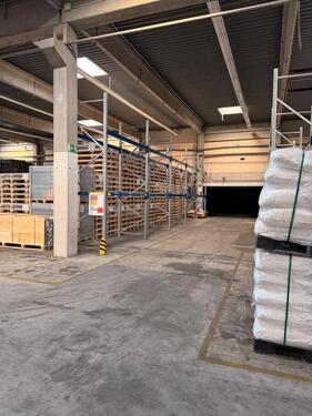 Foto - Lagerfläche zu vermieten mit Dienstleistung