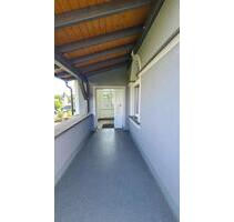 2 Raum Wohnung 75 m2 mit Einbauküche Balkon und neuen Bad - Grünhain-Beierfeld