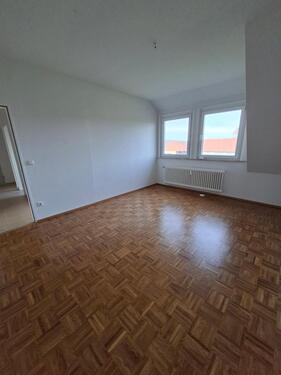 Foto - 3-ZKB-Wohnung 80 m² - umfangreich renoviert–ruhige Hausbewohner