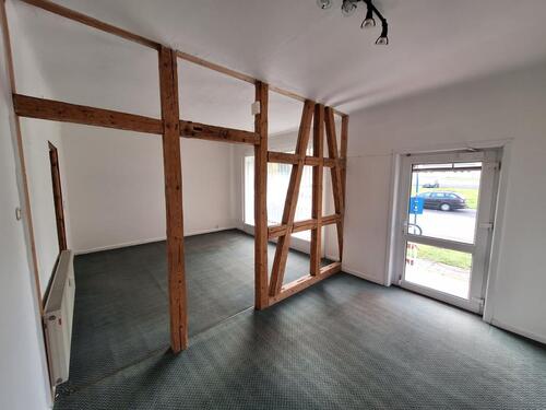 Foto - Büro Räume mit Schaufenster für Versicherung o.ä.