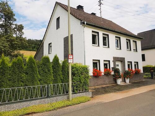 Foto - Haus im Sauerland nur 1 direkter Nachbar sonst nur Wiesen Felder