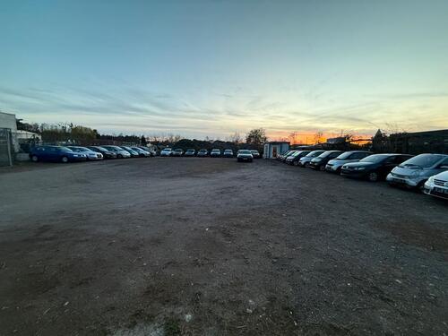 Foto - Autohandel Uber Taxi Bolt Stellplätze+Büro+Toilette+Container*