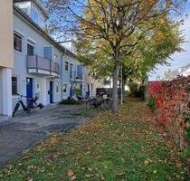 Wohnung mit Hausflair: Kinderfreundliche 4 Zimmerwohnung auf 2 Ebenen nähe AUDI - Ingolstadt Friedrichshofen-Hollerstauden