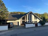 Foto - freistehendes Architektenhaus bei Bamberg: groß, grün, hochwertig