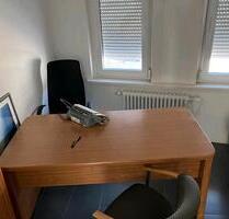 Büroraum in 99718 Greußen - 90,00&nbsp;EUR Kaltmiete, ca.&nbsp; 10,00&nbsp;m&sup2; in Greußen (PLZ: 99718)