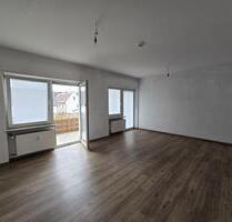 Großzügige, modernisierte 3-Zimmer-Wohnung mit großem Balkon - Großwallstadt
