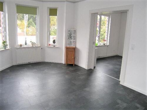 Foto - Saniertes Bürohaus mit Parkplätzen in Leer - auch Fußpflege im Team möglich