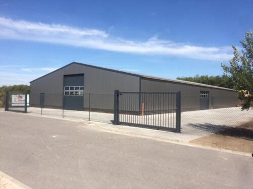 Foto - Stellplatz Wohnmobiele Wohnwagen Boote Oldtimer einer noch frei