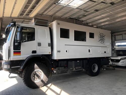 Foto - Hallenplatz für WohnmobilWohnwagen