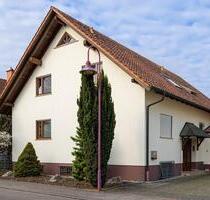 Helle 3 Zimmer Dachgeschosswohnung mit Balkon in Karlsdorf-N. - Karlsdorf-Neuthard