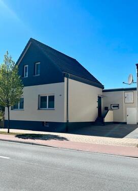 Foto - Charmantes, frisch saniertes Einfamilienhaus mit großen Garten