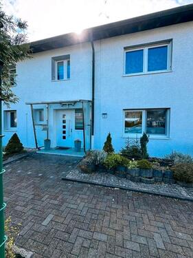 Foto - Reihenendhaus mit Garage und Garten