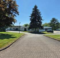 Vielseitige Gewerbefläche mit Außenbereich, Laderampe und Garagen - Gemünden (Wohra)