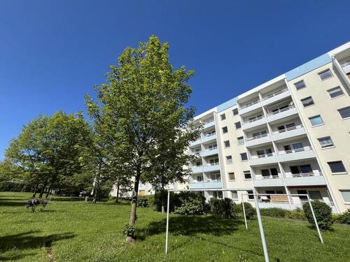 Foto - Hier lädt ein offener Wohn-Essbereich zum Verweilen ein