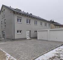 Ohne Makler!! Neubau Doppelhaushälfte inkl. Garage in Welden.