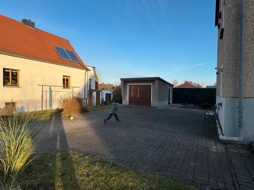 Foto - Parkplatz im eigenen Garten - 15,00&nbsp;EUR Miete,