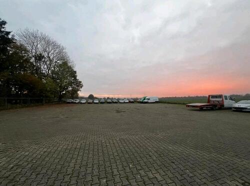 Foto - Gesichertes Gelände – Stellplätze für ca. 50 Pkw