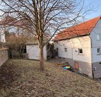 Haus v. 1863 mit kl. Hof und Gärtchen, sehr renovierungsbedürftig - Schwalmstadt