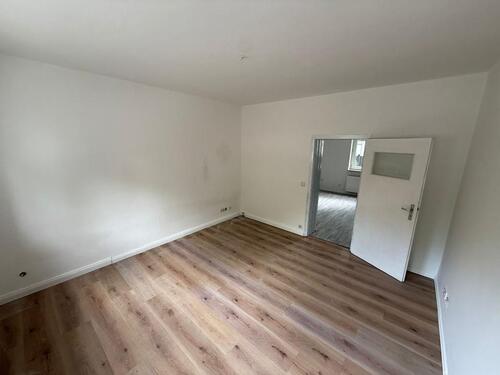 Foto - Frisch renovierte 3-Zimmer-Erdgeschoss-Wohnung mit eigenem 50 m²