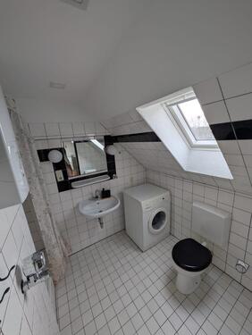 Foto - Single-, Pendler- & Studentenwohnung: Vollmöblierte DG-Wohnung