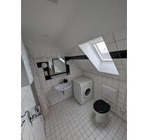 Single-, Pendler- & Studentenwohnung: Vollmöblierte DG-Wohnung - Castrop-Rauxel Becklem