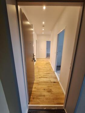 Foto - helle und modernisierte 3-RW mit Balkon und KFZ-Stellplatz Tageslichtbad