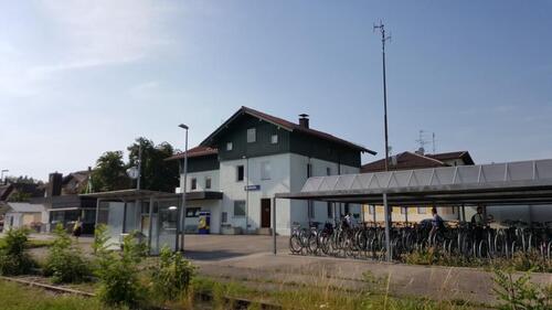 Foto - Attraktives Bahnhofsgebäude mit 7 Einnahme quellen in top Lage