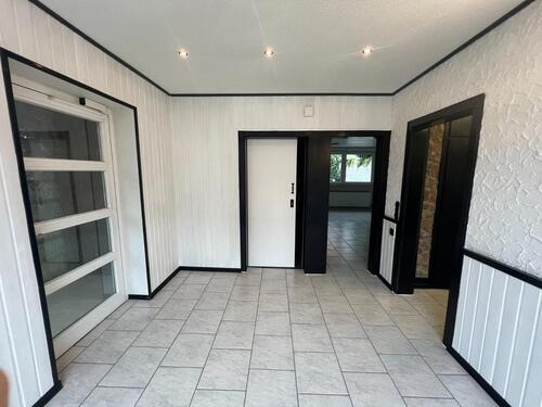 Foto - Moderne frisch renovierte Geschäftsräume zu vermieten