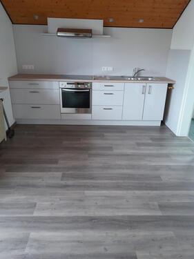 Foto - Sanierte 2-Zimmer-Wohnung mit Einbauküche, Balkon und Stellplatz