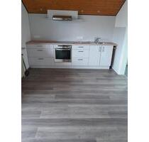 Sanierte 2-Zimmer-Wohnung mit Einbauküche, Balkon und Stellplatz - Schramberg
