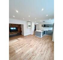 Wunderschöne, helle und sanierte 3-Zimmerwohnung zu vermieten - Stuttgart Zuffenhausen