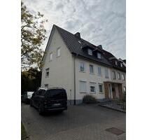 Doppelhaushälfte mit 3 Wohnungen und Studio. Fotos folgen. - Herford Falkendiek