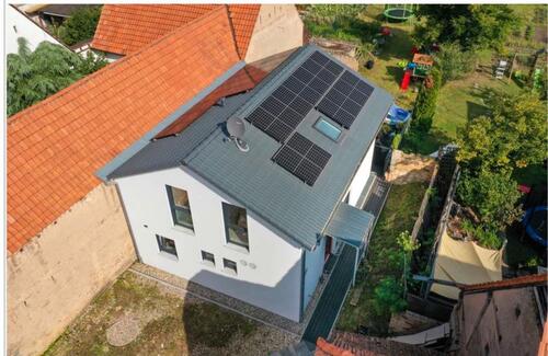 Foto - Einfamilienhaus - KfW 40+ BJ 2021 Großes Grundstück und Garten