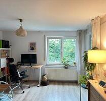 Zentrale 2-Zimmer-Wohnung mit Balkon und Tiefgaragenstellplatz - Esslingen am Neckar