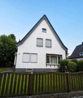 Foto - Einfamilienhaus mit großem Garten und Garage in Innenstadtnähe
