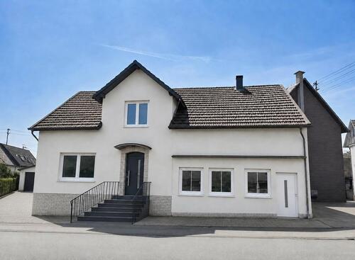 Foto - Sanierungsbedürftiges Einfamilienhaus mit ca. 140 m² Wohnfläche