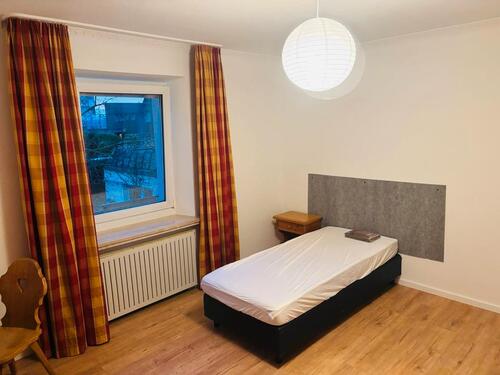 Foto - Möbliertes Zimmer mit Gartennutzung