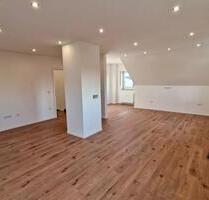 Renovierte 2-Zimmer-Dachgeschosswohnung mit Garten & Carport - Brandis