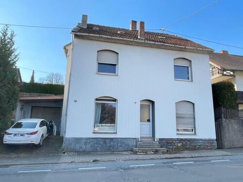 Foto - Haus mit Garage – 3 Etagen mit Potenzial zur Renovierung