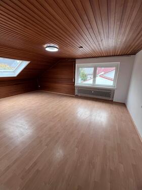 Foto - 2,5 Zimmer Dachgeschosswohnung zu Vermieten