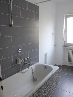 Foto - Rodalben: Helle WOHNUNG mit 3 Zimmern, Wohnküche, Bad, Balkon, zentral und ruhig, Baumbuschstr.