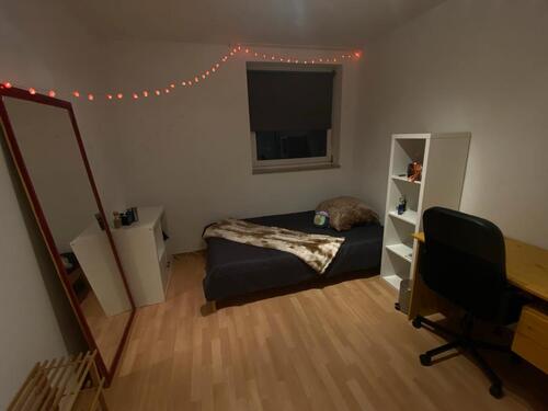 Foto - Möbliertes WG-Zimmer in München-Altperlach