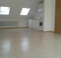 Gemütliche Dachgeschosswohnung und Küchenzeile in zentraler Lage - Schweinfurt Gartenstadt