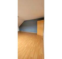 3 Zimmer Dachwohnung - 800,00&nbsp;EUR Kaltmiete, ca.&nbsp; 70,00&nbsp;m&sup2; in Leonberg (PLZ: 71229)