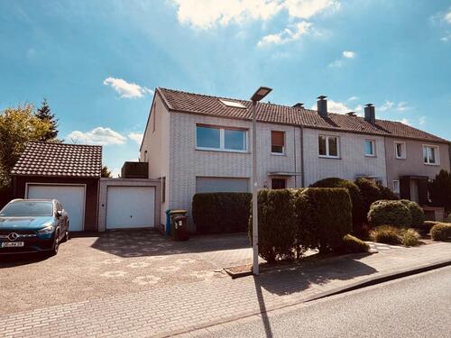 Foto - +++Mehrgenerationenhaus in Oberhausen mit großen Garten+++