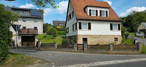 Foto - Kleines Haus mit Garten und Garage zu verkaufen