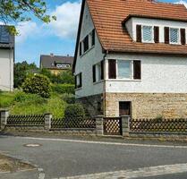 Kleines Haus mit Garten und Garage zu verkaufen - Mainleus